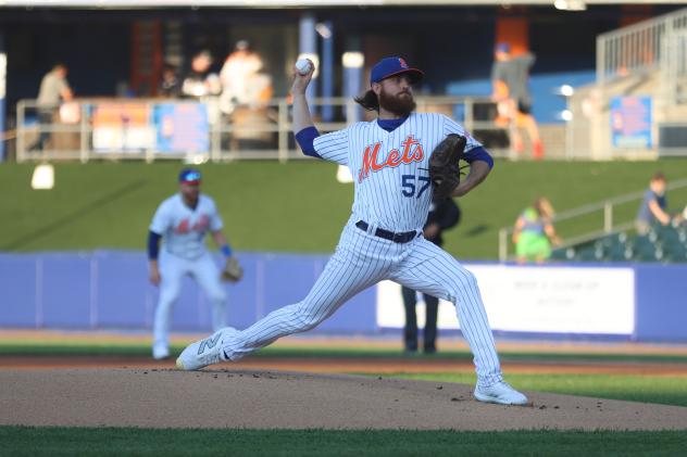 Syracuse Mets pitcher Paul Blackburn
