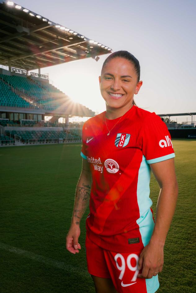 Kansas City Current midfielder Debinha