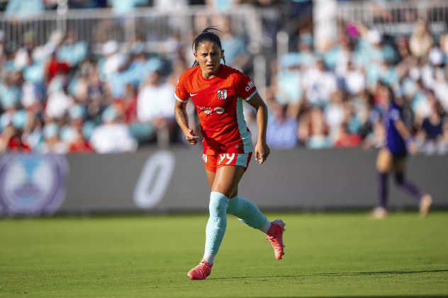 Kansas City Current midfielder Debinha