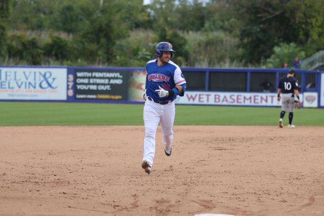 Joe Hudson of the Syracuse Mets rounds the bases