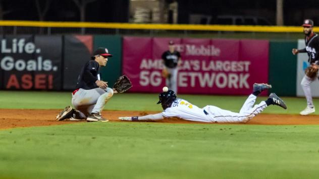Chandler Simpson of the Montgomery Biscuits steals second