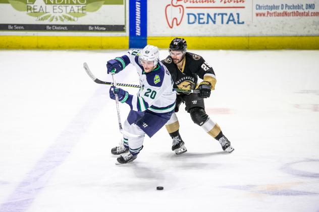 Maine Mariners forward Garrett Devine