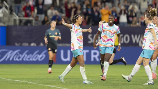 San Diego Wave midfielder María Sánchez celebrates a goal with her team