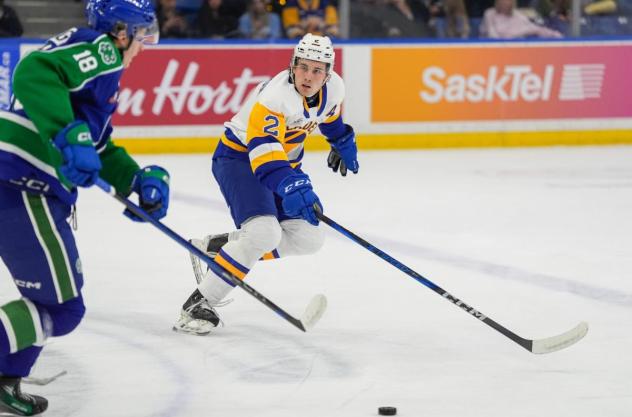 Saskatoon Blades defenceman Ben Saunderson