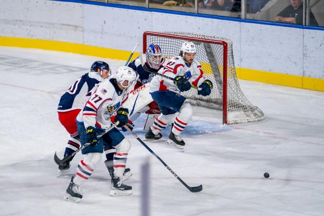 Springfield Thunderbirds look for a score against the Hartford Wolf Pack