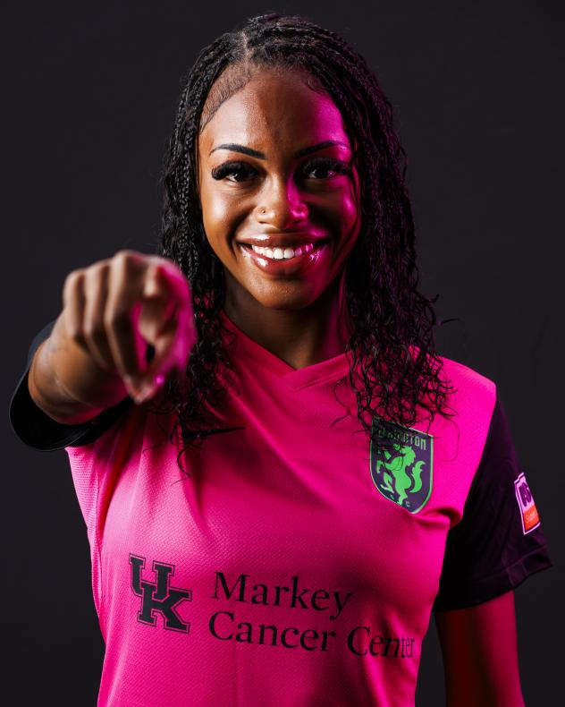 Amanda Allen in the Lexington Sporting Club pink kit