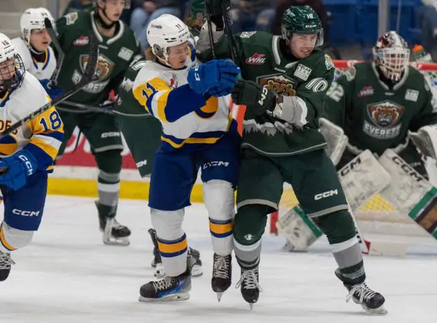 Saskatoon Blades' Hudson Kibblewhite versus Everett Silvertips' Beau Courtney
