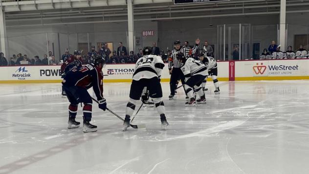 Wichita Thunder battle the Tulsa Oilers