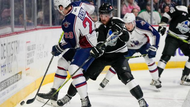 Tulsa Oilers Sean' Olson battles the Wichita Thunder