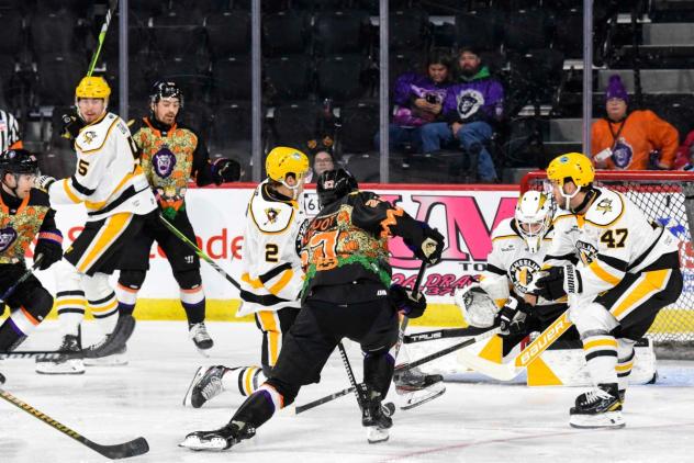 Wheeling Nailers defend against the Reading Royals