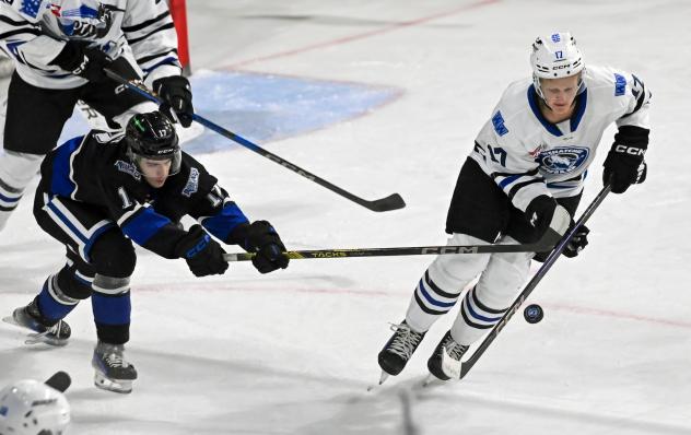 Wenatchee Wild forward Ty Fraser (right)