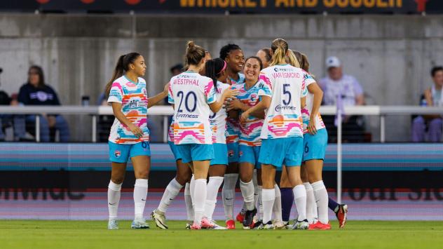 San Diego Wave FC mob María Sánchez after her goal