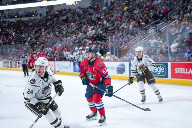 Springfield Thunderbirds center Matthew Peca vs. the Hershey Bears