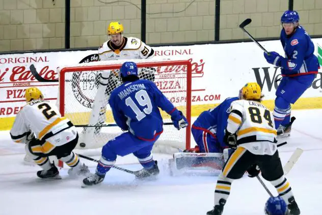 Wheeling Nailers battle the Trois-Rivieres Lions