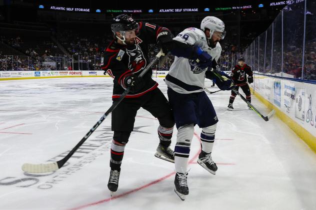 Adirondack Thunder battle the Jacksonville Icemen