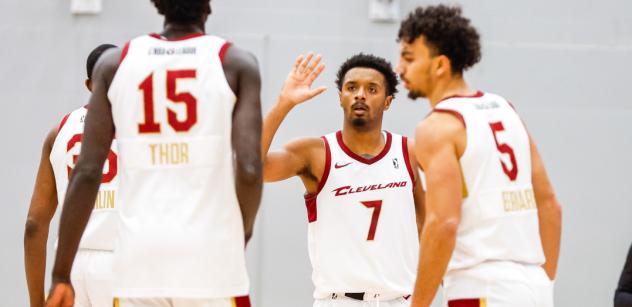 Cleveland Charge huddle