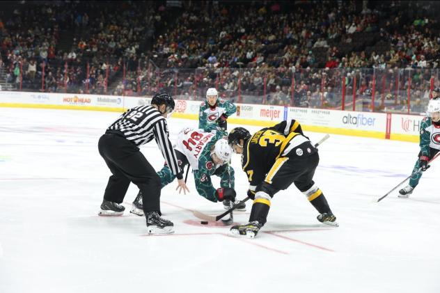Wheeling Nailers face off with the Cincinnati Cyclones