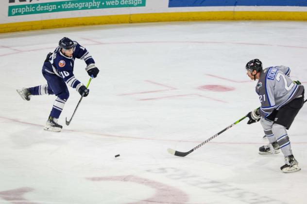 Worcester Railers' Jordan Kaplan versus Wichita Thunder's Jay Dickman