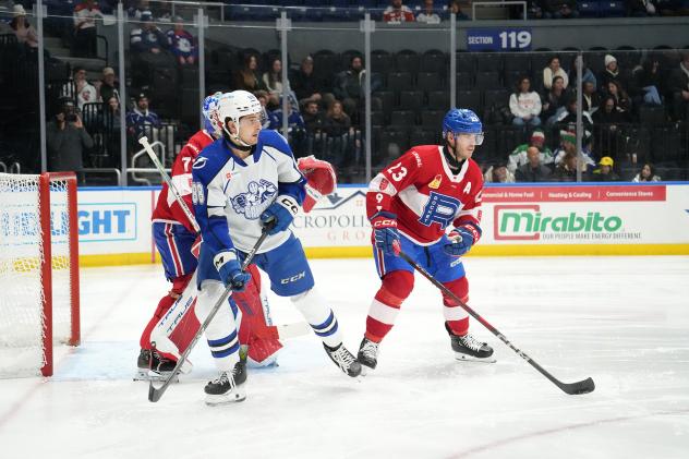 Syracuse Crunch forward Niko Huuhtanen in front of the Laval Rocket net