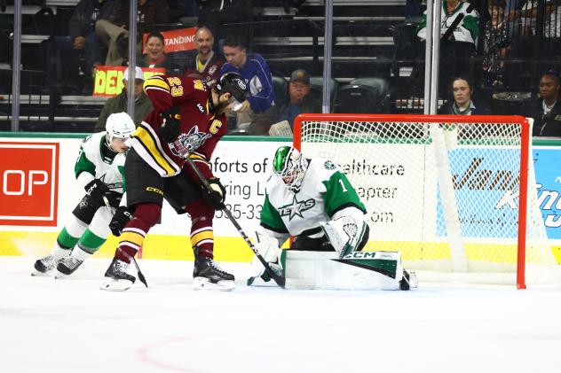 Chicago Wolves' Josiah Slavin versus Texas Stars' Rémi Poirier