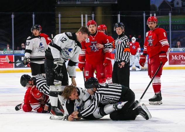 Allen Americans battle the Wichita Thunder