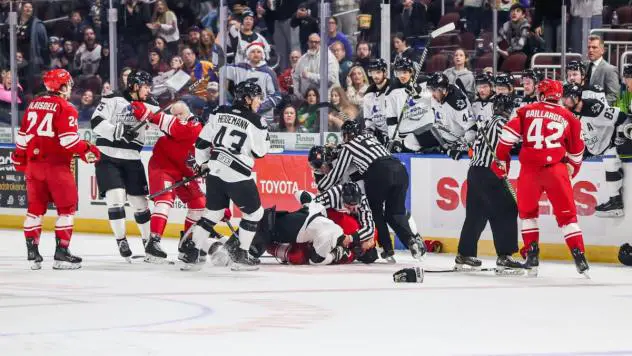 Wichita Thunder battle the Allen Americans