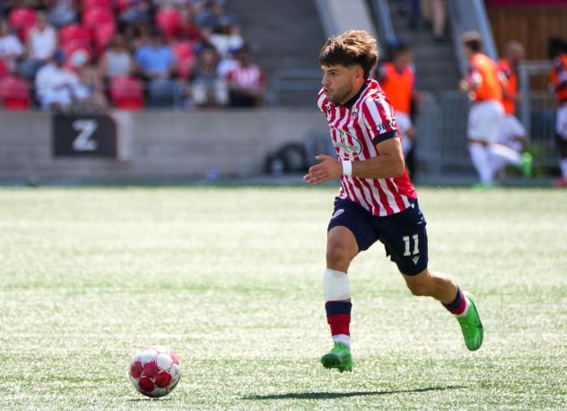 Atlético Ottawa midfielder Gabriel Antinoro