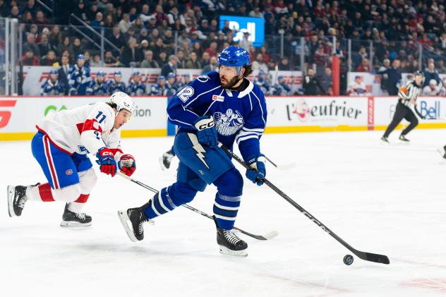 Syracuse Crunch forward Joel Teasdale controls the puck vs. the Laval Rocket