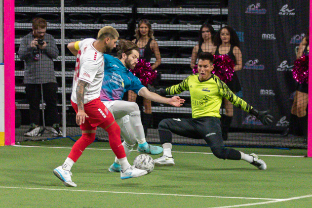 St. Louis Ambush defend against the Kansas City Comets