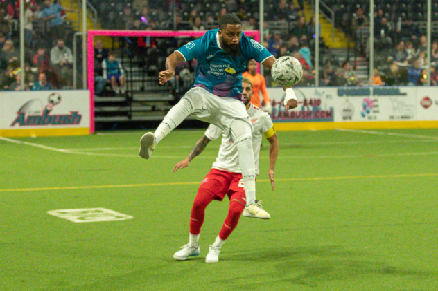 St. Louis Ambush go high for a ball against the Kansas City Comets