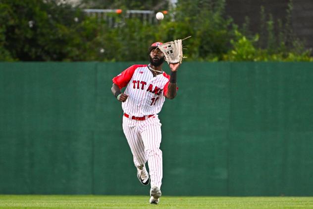Ottawa Titans outfielder Lamar Briggs