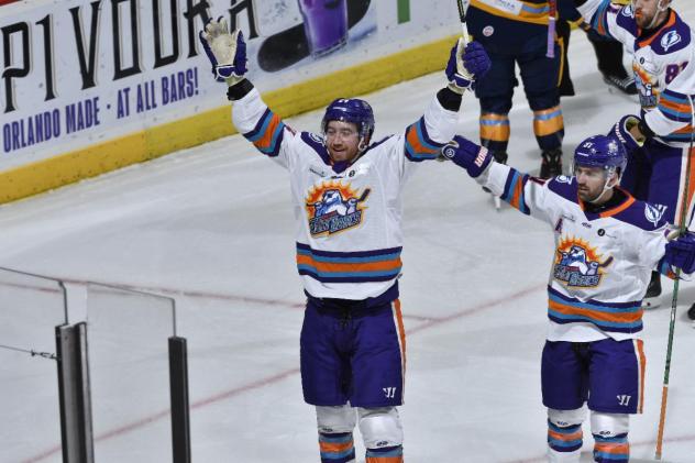 Orlando Solar Bears react to the crowd