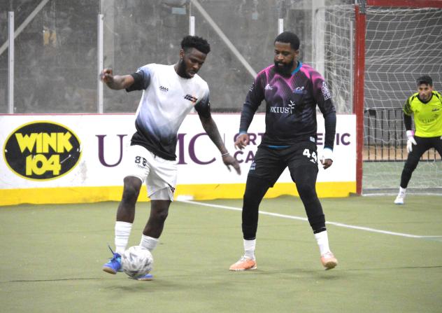 St. Louis Ambush defender Mohamed Ndiaye (right) vs. the Harrisburg Heat