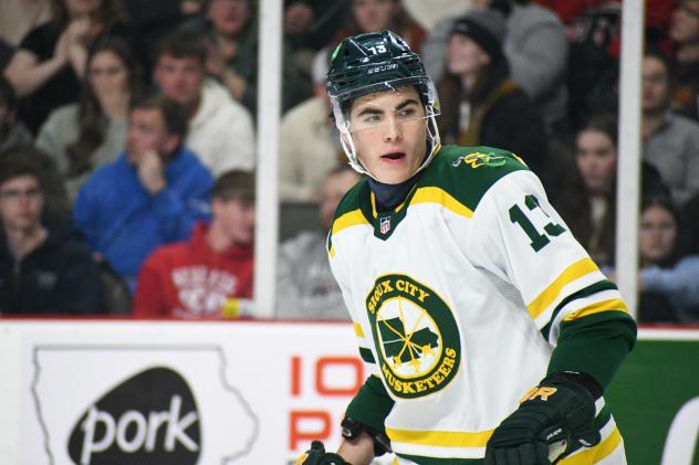 Sioux City Musketeers forward Jackson Crowder