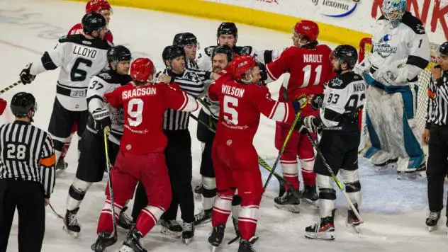 Wichita Thunder fight with the Allen Americans