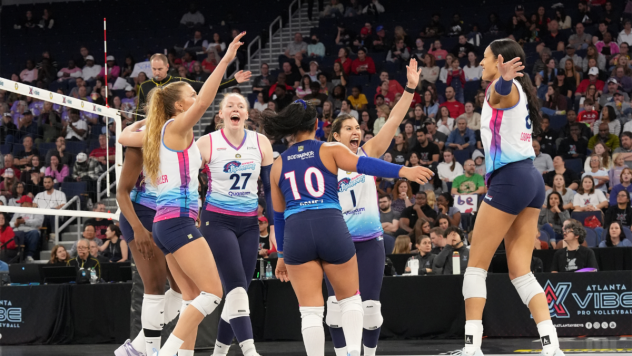 Omaha Supernovas celebrate win