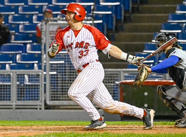 Ottawa Titans catcher Victor Cerny