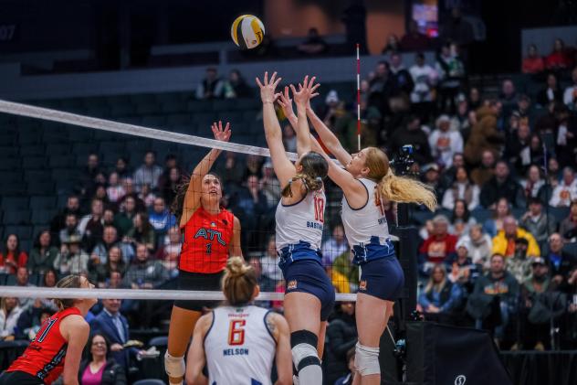 Grand Rapids Rise go high for a ball against the Atlanta Vibe
