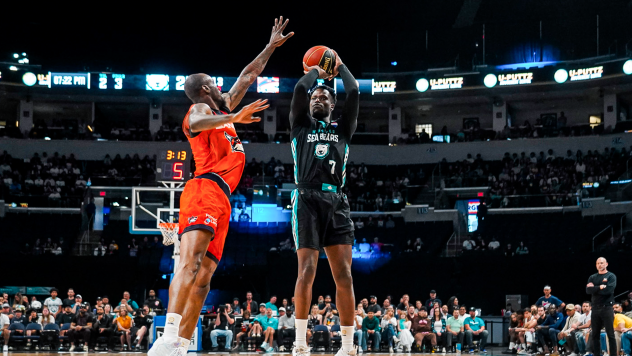 Winnipeg Sea Bears forward Emmanuel Akot
