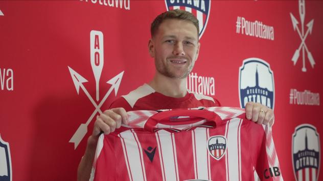 Atlético Ottawa defender Brett Levis