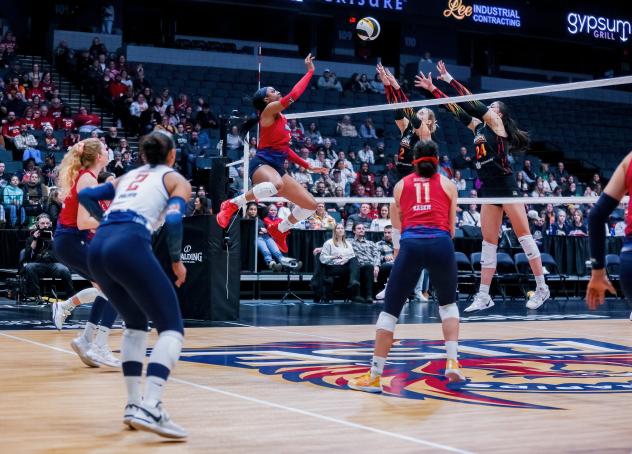 Grand Rapids Rise in action against the Columbus Fury