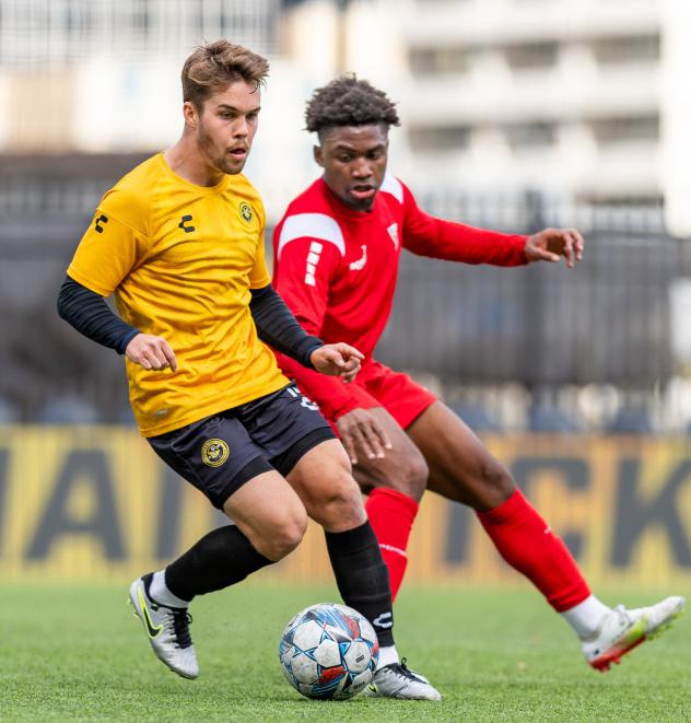 Robbie Mertz of Pittsburgh Riverhounds SC (left) vs. Loudoun United
