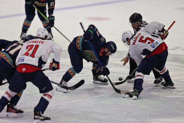 Florida Everblades' Craig Needham versus South Carolina Stingrays' Austin Magera