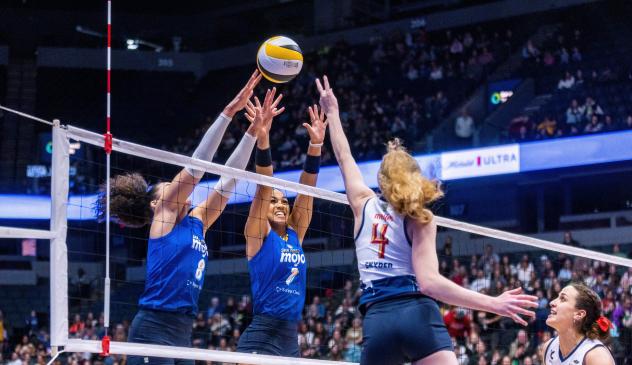 Grand Rapids Rise outside hitter Carli Snyder (4) vs. the San Diego Mojo