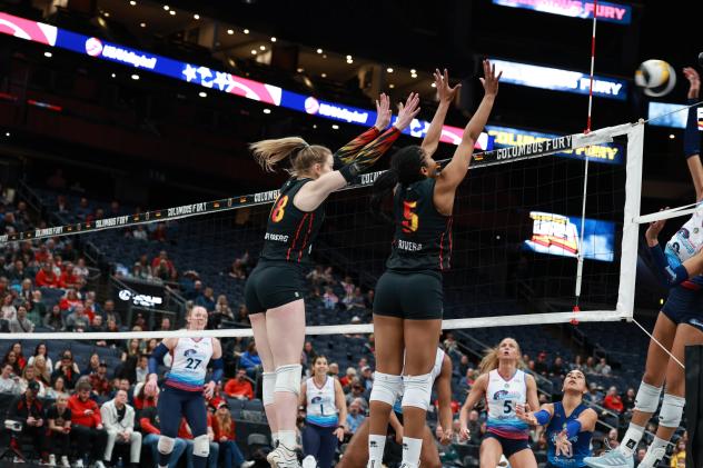 Columbus Fury go up for a block against the Omaha Supernovas