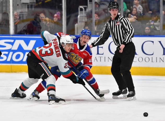 Kelowna Rockets' Hayden Paupanekis battles Edmonton Oil Kings' Rylen Roersma
