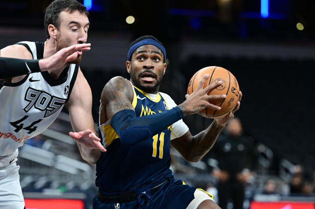 De'Vion Harmon of the Indiana Mad Ants