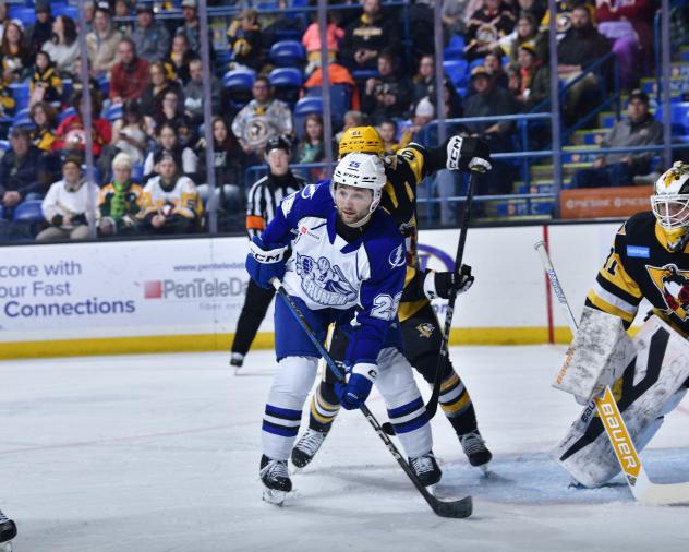 Syracuse Crunch forward Dylan Duke vs. the Wilkes-Barre/Scranton Penguins