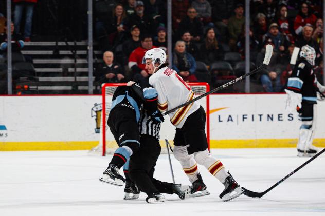 Vancouver Giants and Portland Winterhawks pancake an official