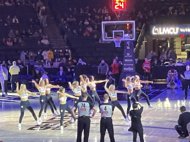 Grand Rapids Gold dancers